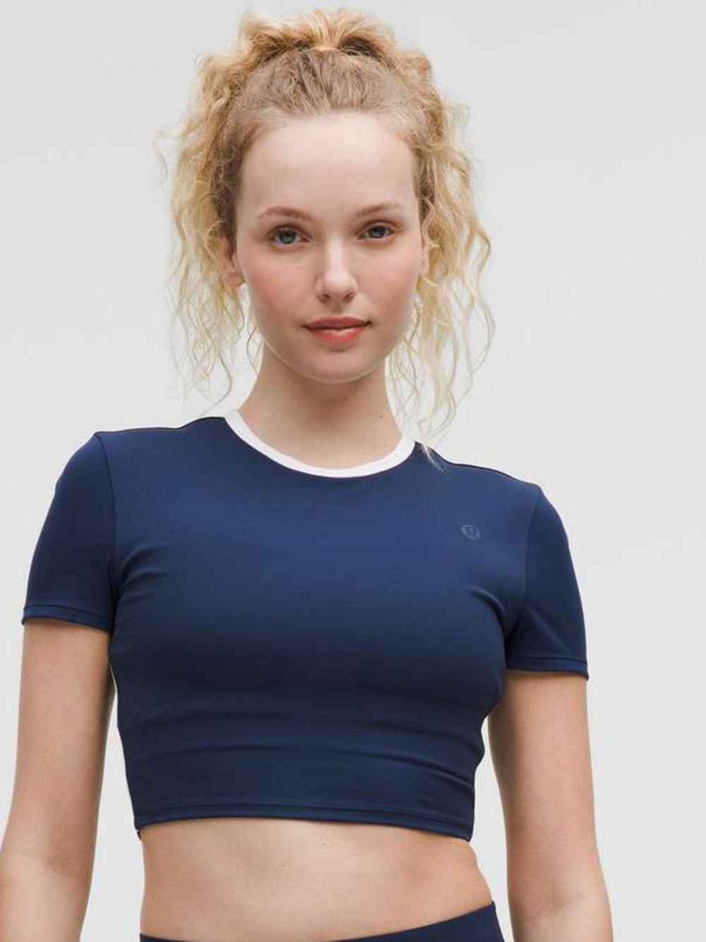 Lululemon Tight-Fit Cropped Shelf-Bra T-Shirt *Medium Support, B/C Cup